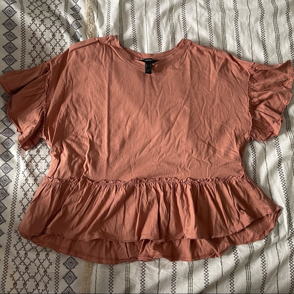 Cropped, ruffle tee